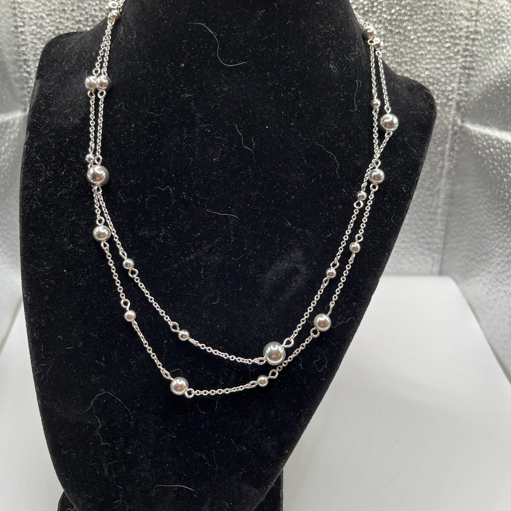 NWOT beautiful Faux Silver Necklace